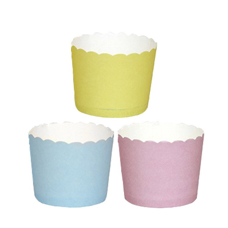 Muffinsformar och papperssugrör rosa