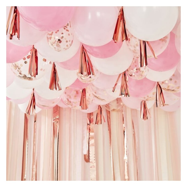 Takdekoration med ballonger och tassels